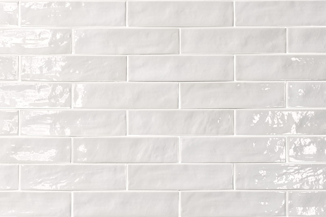 Porcelain stoneware slips 246 x 60 mm pearl white glossy
